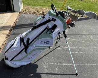 Ladies Tommy Armour Evo Golf Bag & Assorted Right Handed Clubs (Wilson, Taylor Made, Calloway, Cobra)