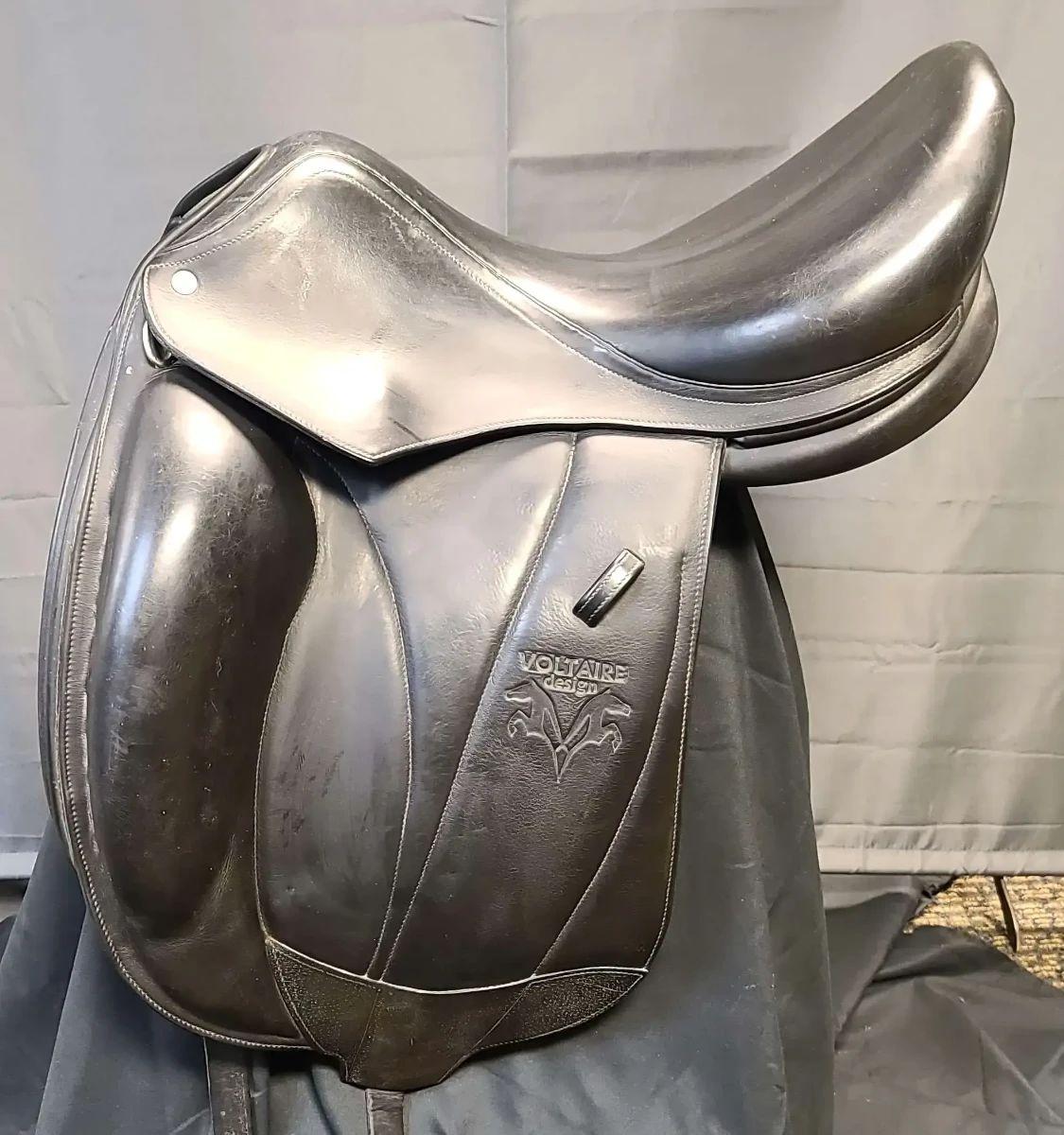 Voltaire Design Adelaide Monoflap Dressage Saddle, Black Leather, 17.5" Seat, Made in France (SHIPPING AVAILABLE"