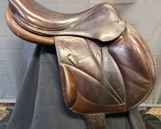 Voltaire Design “Lexington” Monoflap Jump Saddle, Brown Leather, 17.5" Seat, Made in France (SHIPPING AVAILABLE)