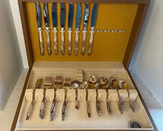 WM Rogers  Son Flatware Set With Tarnish Resisting Case
