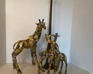 La vie Kissing Patchwork Giraffes With Single  Cast Iron Giraffe