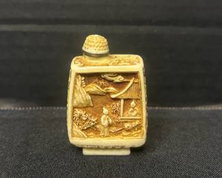 Carved Resin Chinese Snuff Bottle