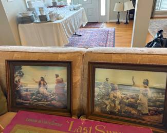 Pair of holographic Jesus pictures 