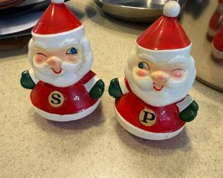 Holt Howard 1960s Santa salt and pepper shakers 