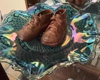 Carnival Glass Bowl with Bronzed Baby Shoes third image