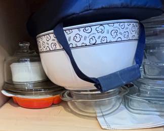 Vintage Pyrex Snowflake Blue Casserole Dish and Mixing Bowls Set second image