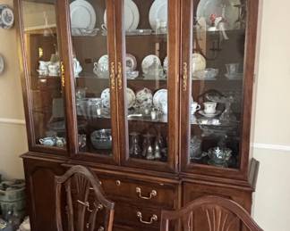 Ethan Allen Georgian Court Collection Solid Cherry China Cabinet
