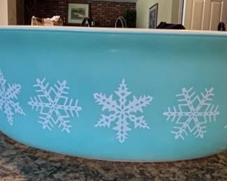 Pyrex Turquoise Snowflake Casserole Dish