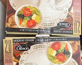 Gibson Holiday Charm Piece Dinnerware Set