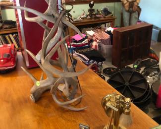 Antler lamp and razor set