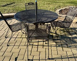 Wrought Iron Mesh Round Dining Table with 4 Matching Chairs