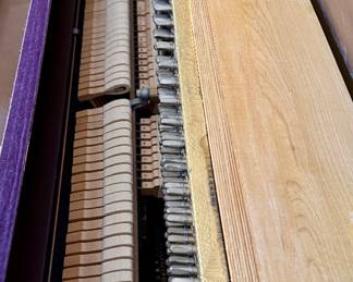 Baldwin Model 910 Piano in beautiful condition.