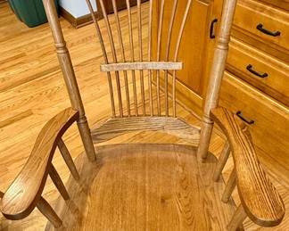 Beautiful Vintage Round Oak Kitchen dining Table with 6 Matching Chairs