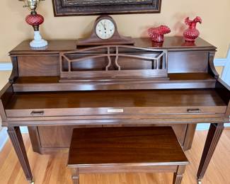Baldwin Model 910 Piano in beautiful condition.