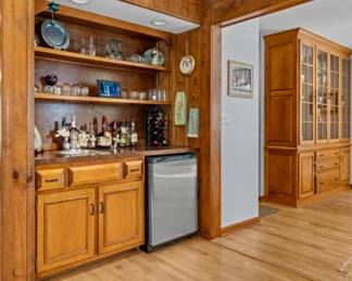 Kitchen and Bar area