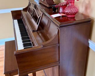 Baldwin Model 910 Piano in beautiful condition.