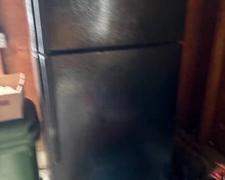 Black GE TopFreezer Refrigerator
