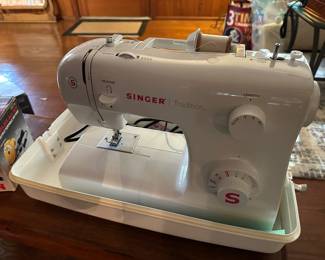 MODERN SINGER SEWING MACHINE
