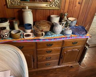 DRESSER   POTTERY
