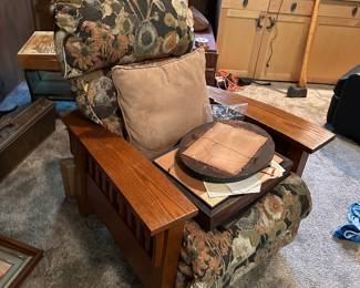 ARTS 7 crafts armchair