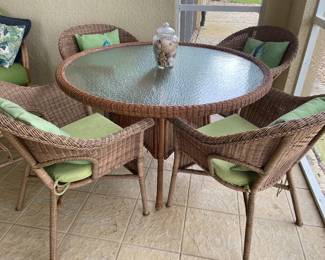 Patio table/4 chairs $150