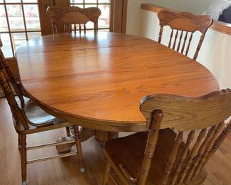 Oak Dinette Set w/4 Chairs & Leaf