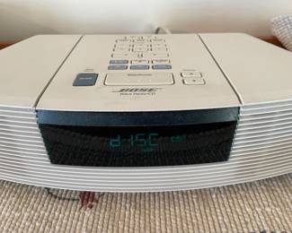 BOSE "WAVE" Radio/CD w/Guide