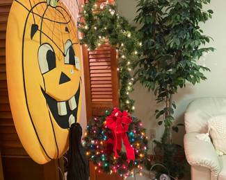 Can't have a sale without holiday decor!!!