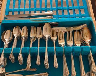 Holmes & Edwards Silver-plated flatware set Spring Garden pattern