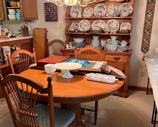 Empire furniture Corporation china buffet and dining room table with two leaves, pads and four Ethan Allen chairs