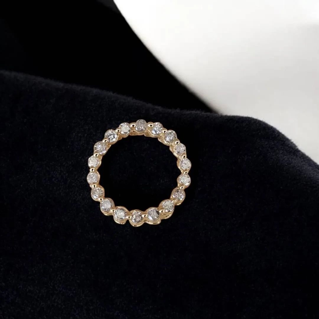  01 Radiant 14kt Gold JWBR Diamond Circle Pendant  Tested