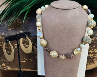 Gold Tone Chunky Statement Necklace With Oval Drop Dangle Earrings  Those Colors