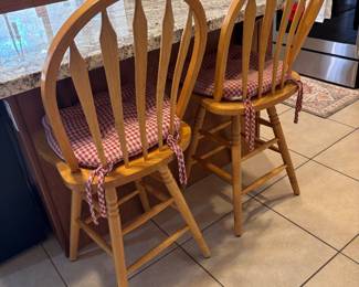 Also two bar chairs that match the kitchen table