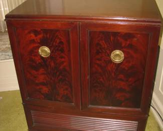 Vintage TV cabinet would be a great bar