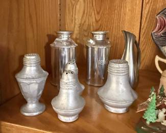 Souvenir salt and pepper shakers with solver colored finish