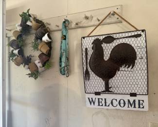 wreath, rooster welcome sign