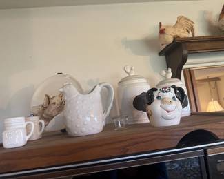 vintage ceramic chicken pitcher, pig decorative plate, white chicken canisters, pig-shaped creamer pitcher made in japan