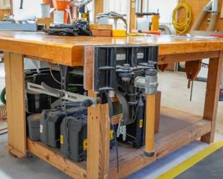 Custom work bench with veritas Pattern maker vise 