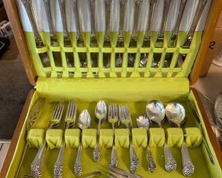 Flatware set