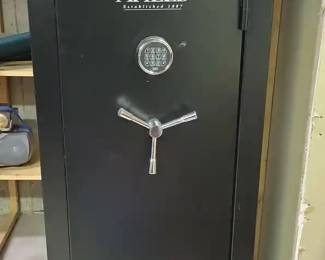 005 Sports Afield Gun Safe Model SA5526MELL