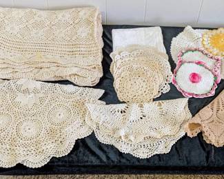 Vintage Tablecloth, Runner 12 Doilies