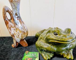 Vtg Ceramic Vase Frog with Tree Frog Pin