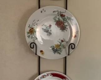 Hanging Metal Plate Display with Four Plates