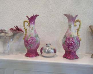 Vintage mantle vases