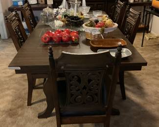Dining Room table with 6 chairs