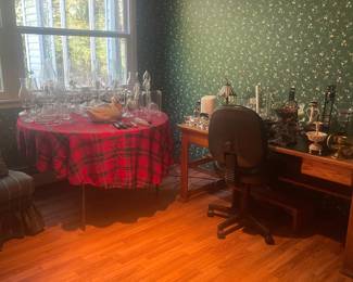 Lamps, oil lamps, desk chair, computer desk, 