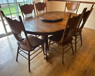 Beautiful oak dining table with leaves, six chairs and lazy susan. 