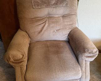 Beige lift chair 
