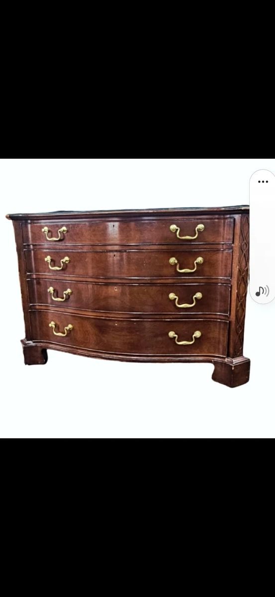 Serpentine 4 drawer chippendale chest