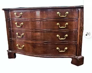 Serpentine 4 drawer chippendale chest